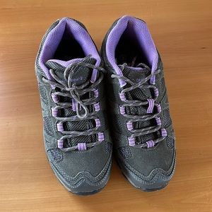 Athletic shoes suede with purple trim